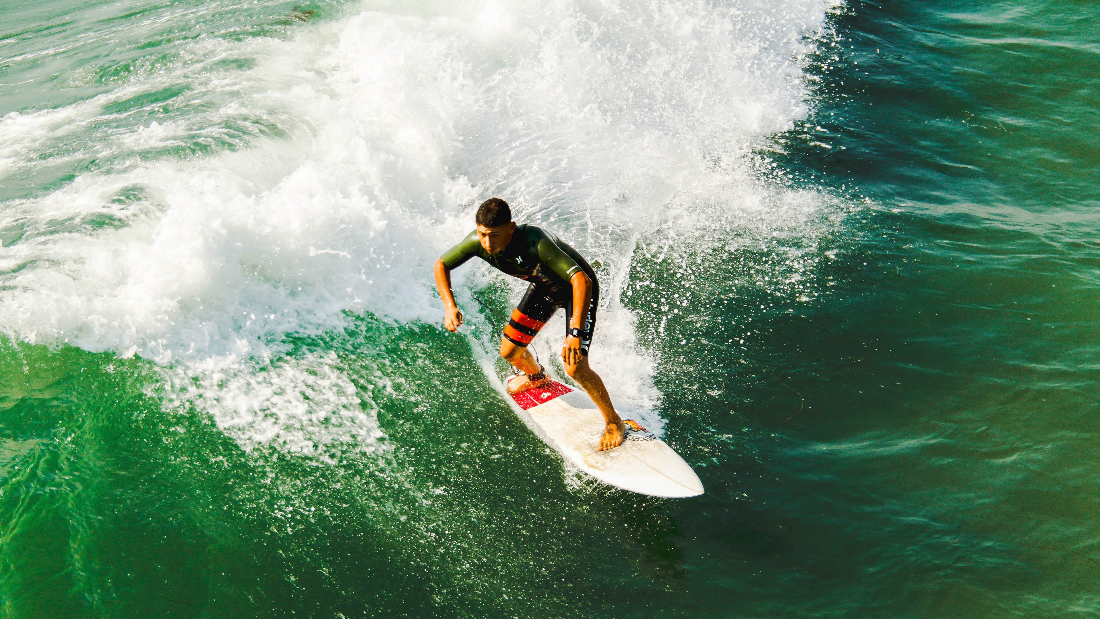 伊朗骑手阿里·巴赫蒂亚里在巴黎奥运会上首次亮相，尽管未能晋级，但表现积极。